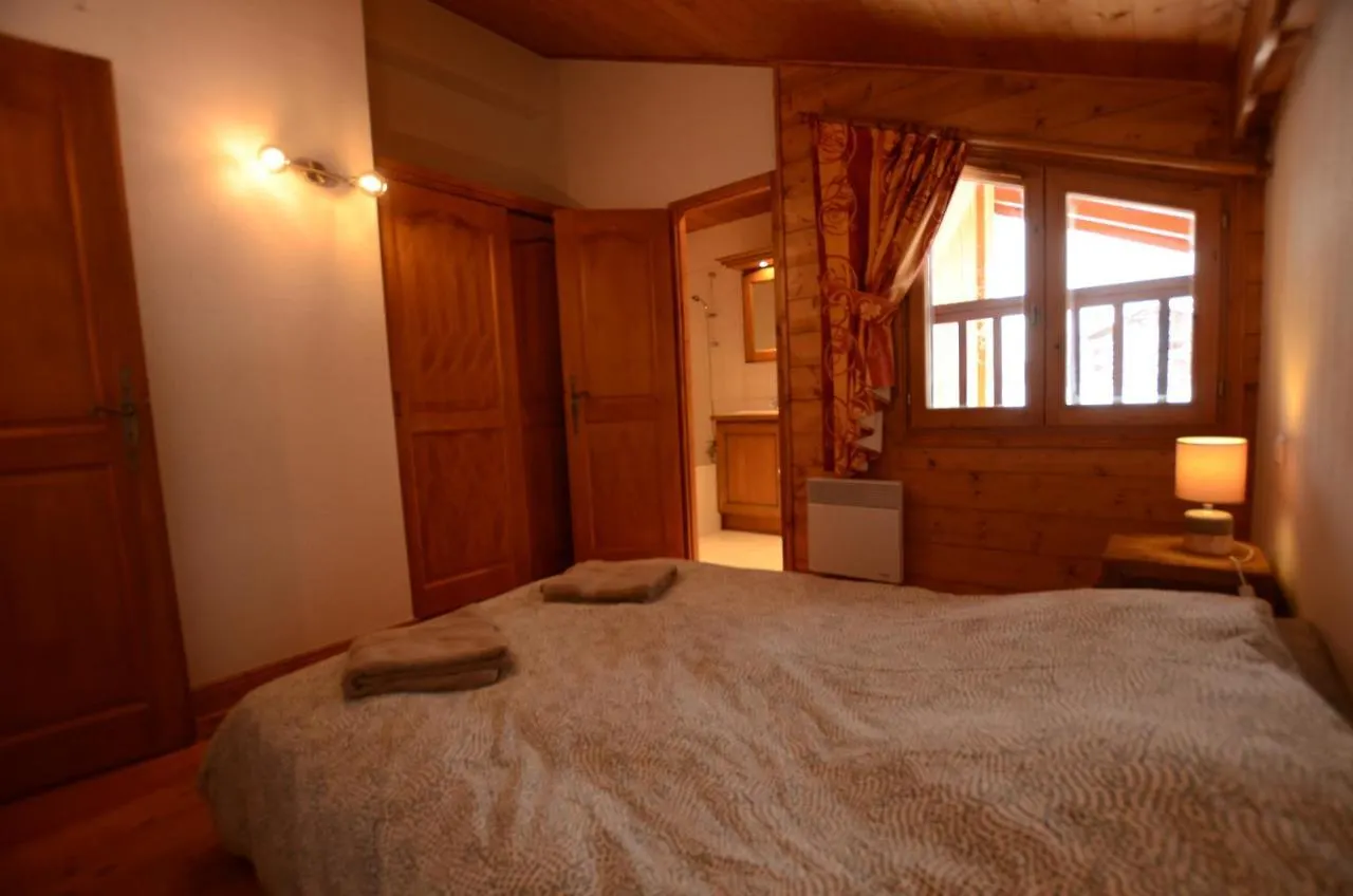 Chalet A, Village Des Lapons Les Saisies, 3 Chambres Et 1 Espace Nuit Mezzanine 0*,  France